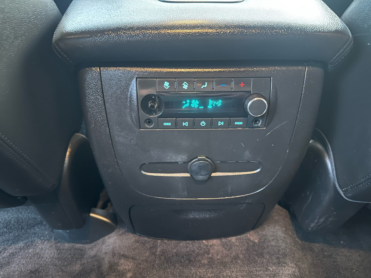 GMC Yukon 4WD 4dr 1500 SLT 2013 GMC Yukon 4WD 4dr 1500 SLT 2013