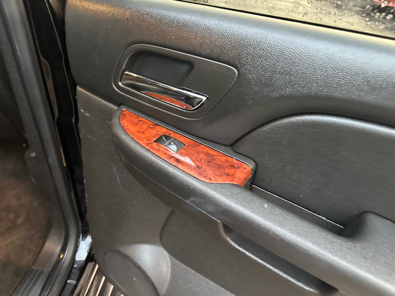 GMC Yukon 4WD 4dr 1500 SLT 2013 GMC Yukon 4WD 4dr 1500 SLT 2013