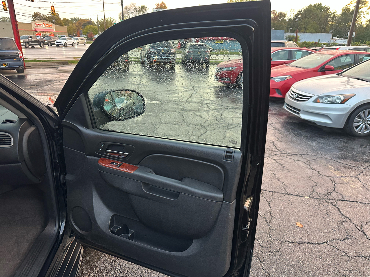 GMC Yukon 4WD 4dr 1500 SLT 2013 GMC Yukon 4WD 4dr 1500 SLT 2013