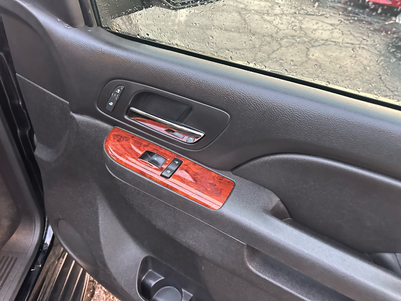 GMC Yukon 4WD 4dr 1500 SLT 2013 GMC Yukon 4WD 4dr 1500 SLT 2013