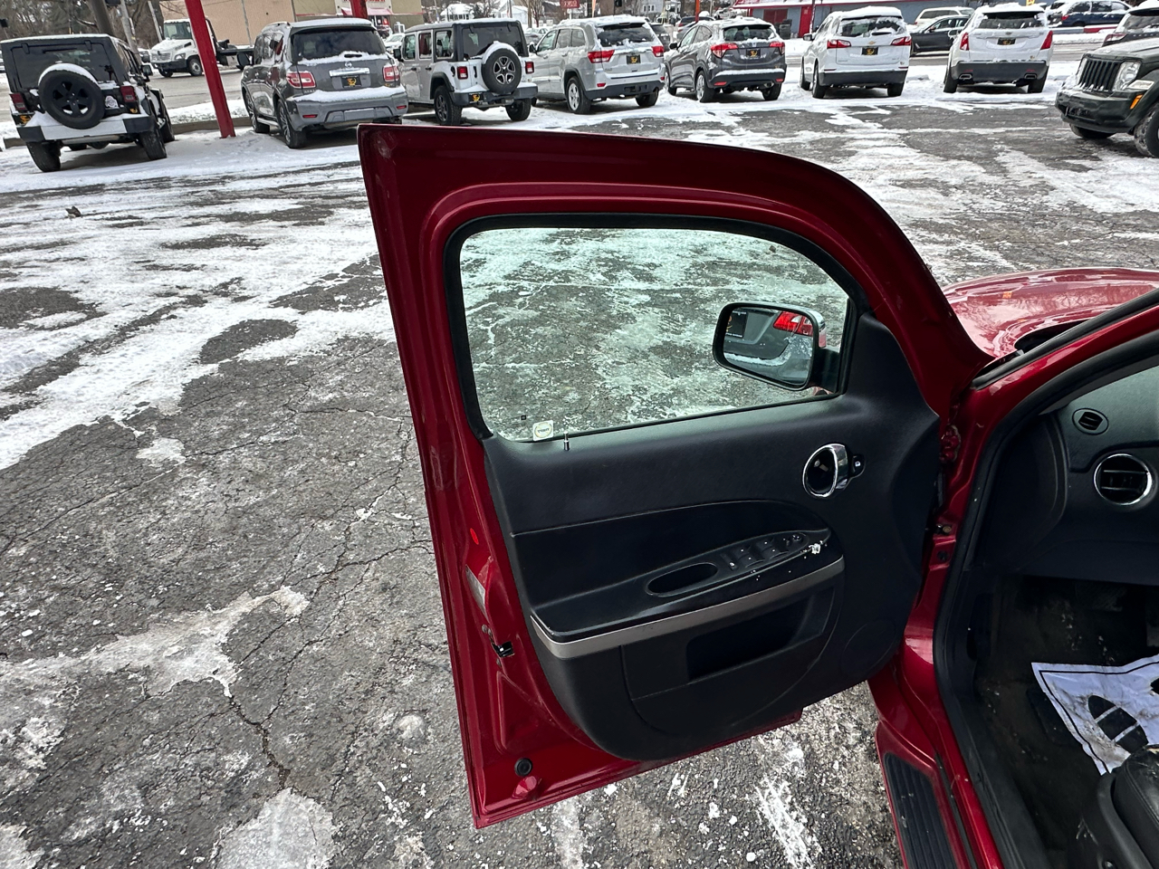 Chevrolet HHR FWD 4dr LT w/2LT 2011