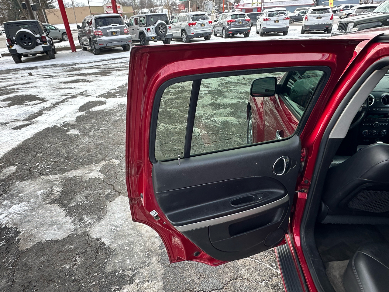 Chevrolet HHR FWD 4dr LT w/2LT 2011