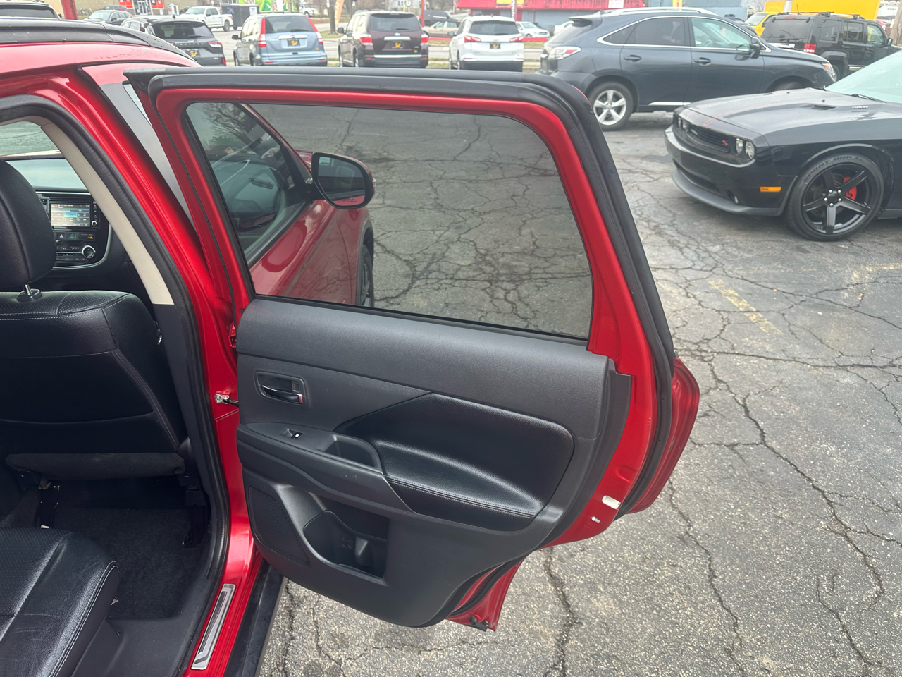 Mitsubishi Outlander SEL FWD 2016