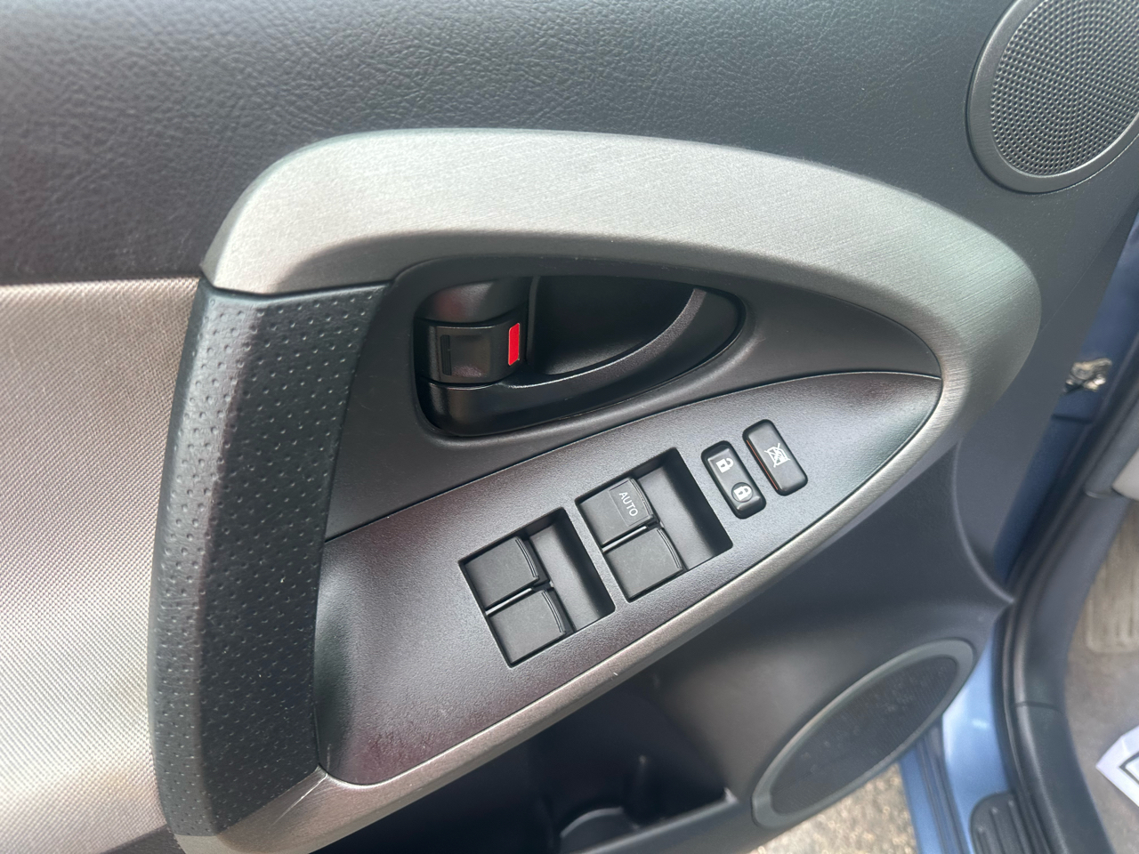 Toyota RAV4 FWD 4dr I4 (Natl) 2012