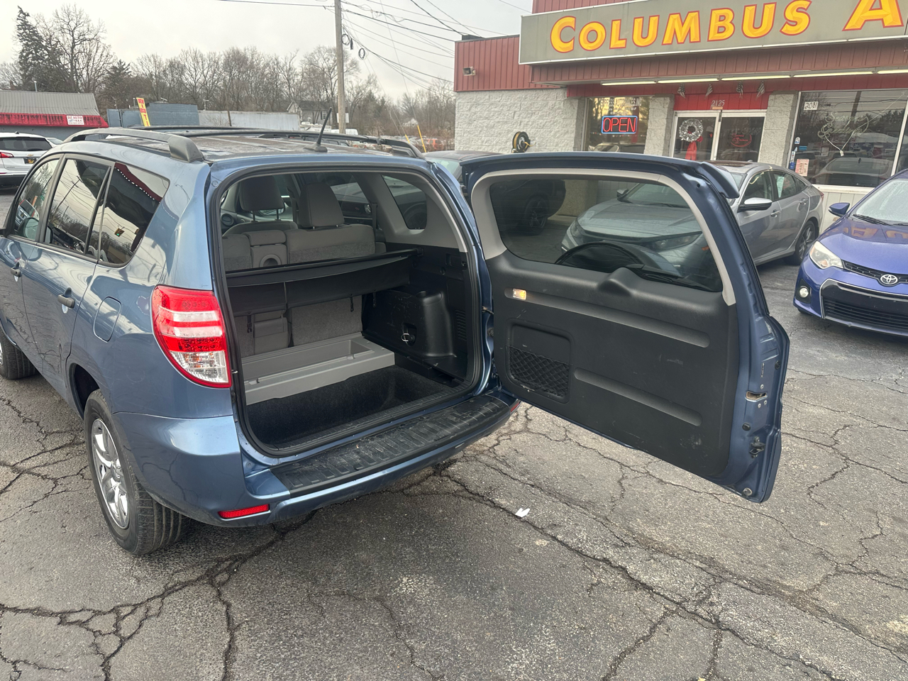 Toyota RAV4 FWD 4dr I4 (Natl) 2012