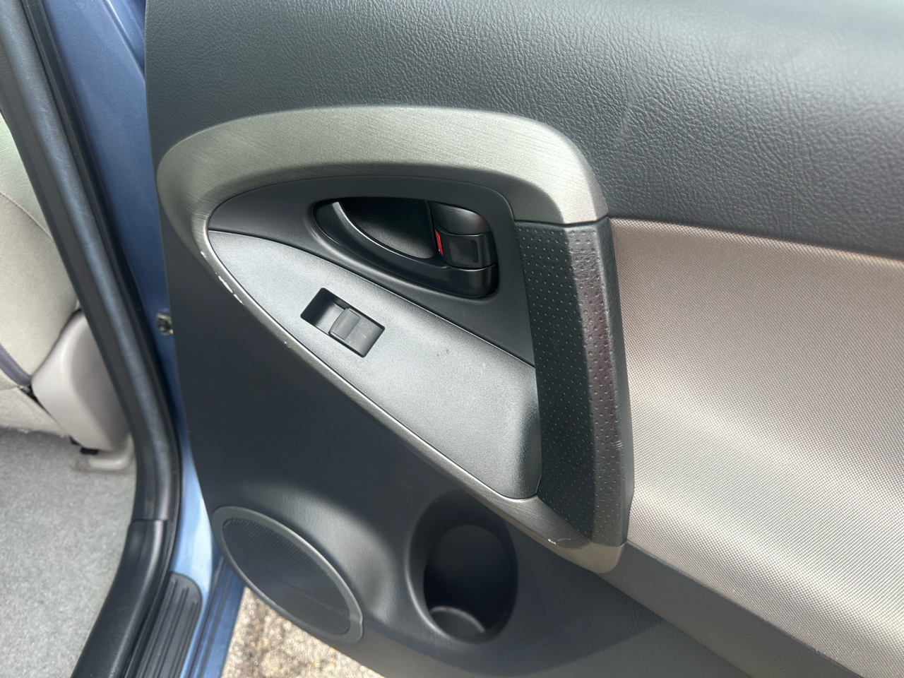 Toyota RAV4 FWD 4dr I4 (Natl) 2012