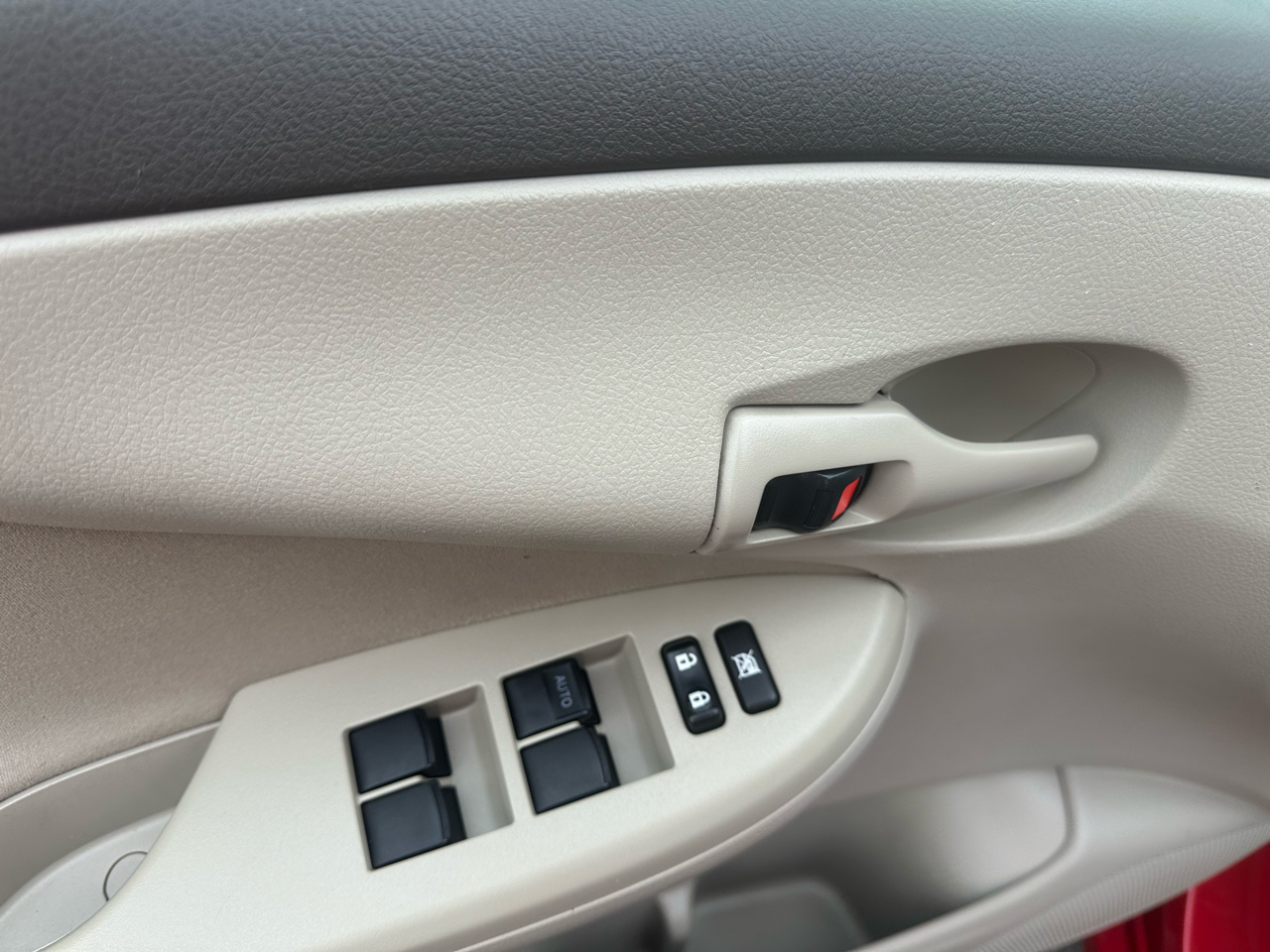 Toyota Corolla 4dr Sdn Man (Natl) 2009