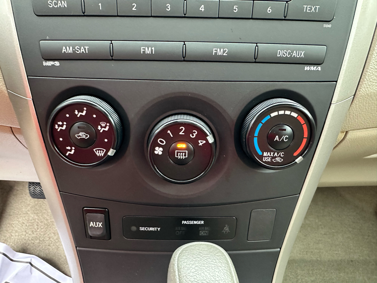 Toyota Corolla 4dr Sdn Man (Natl) 2009