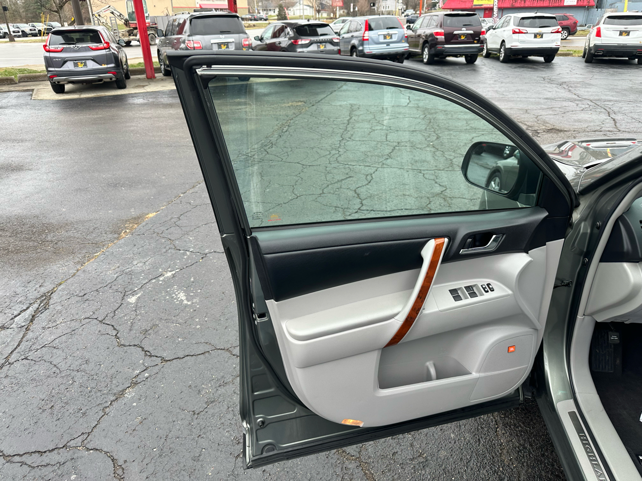 Toyota Highlander FWD 4dr V6 Limited (Natl) 2011