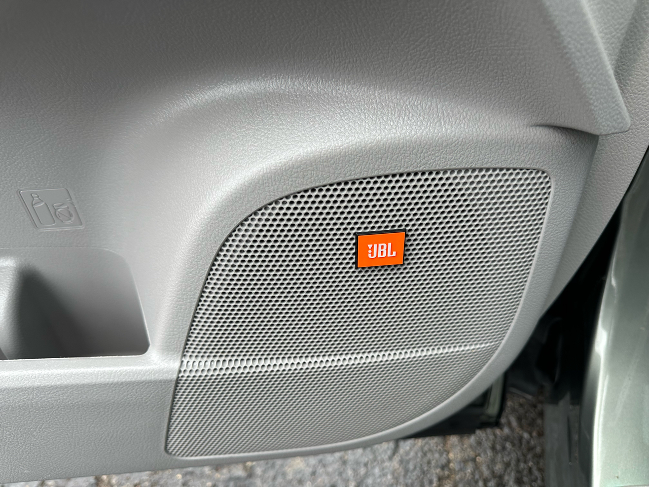 Toyota Highlander FWD 4dr V6 Limited (Natl) 2011