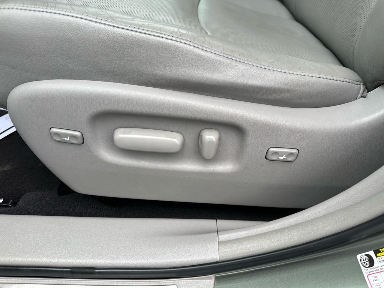 Toyota Highlander FWD 4dr V6 Limited (Natl) 2011