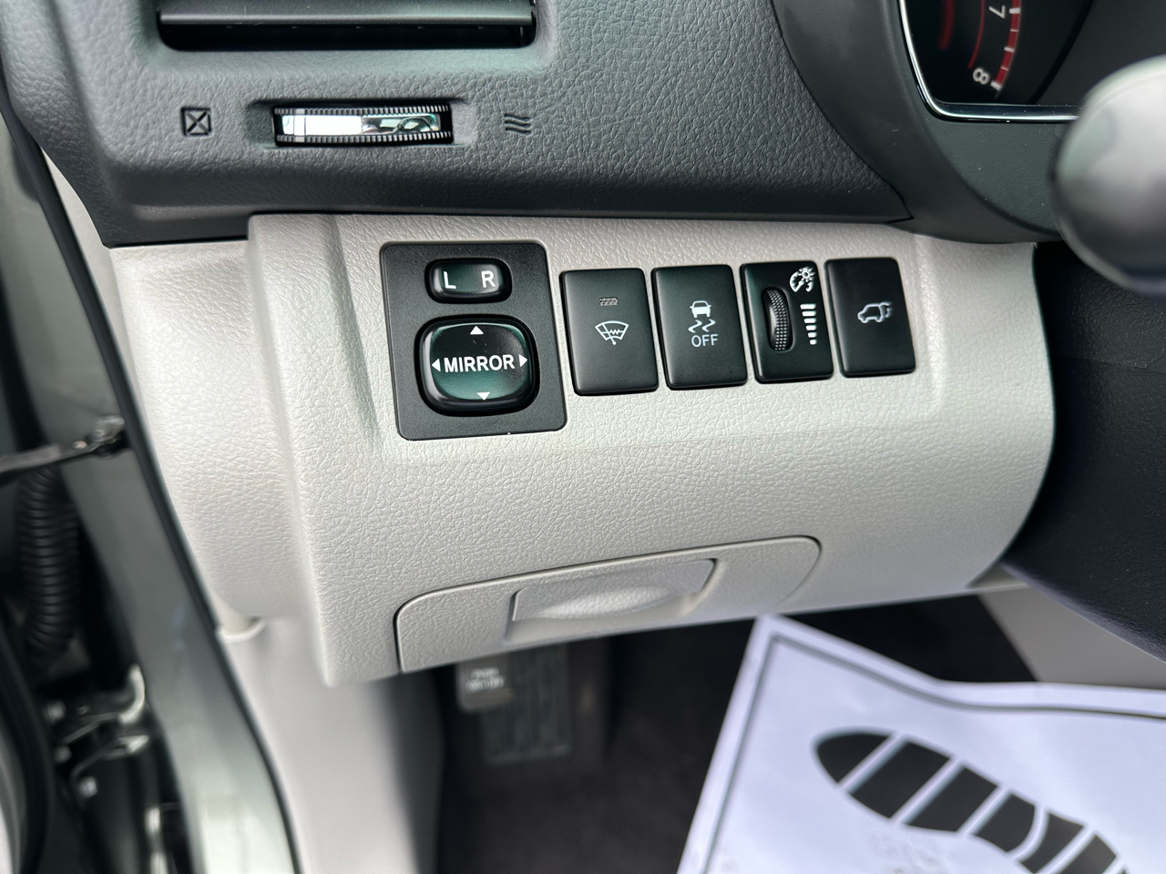 Toyota Highlander FWD 4dr V6 Limited (Natl) 2011