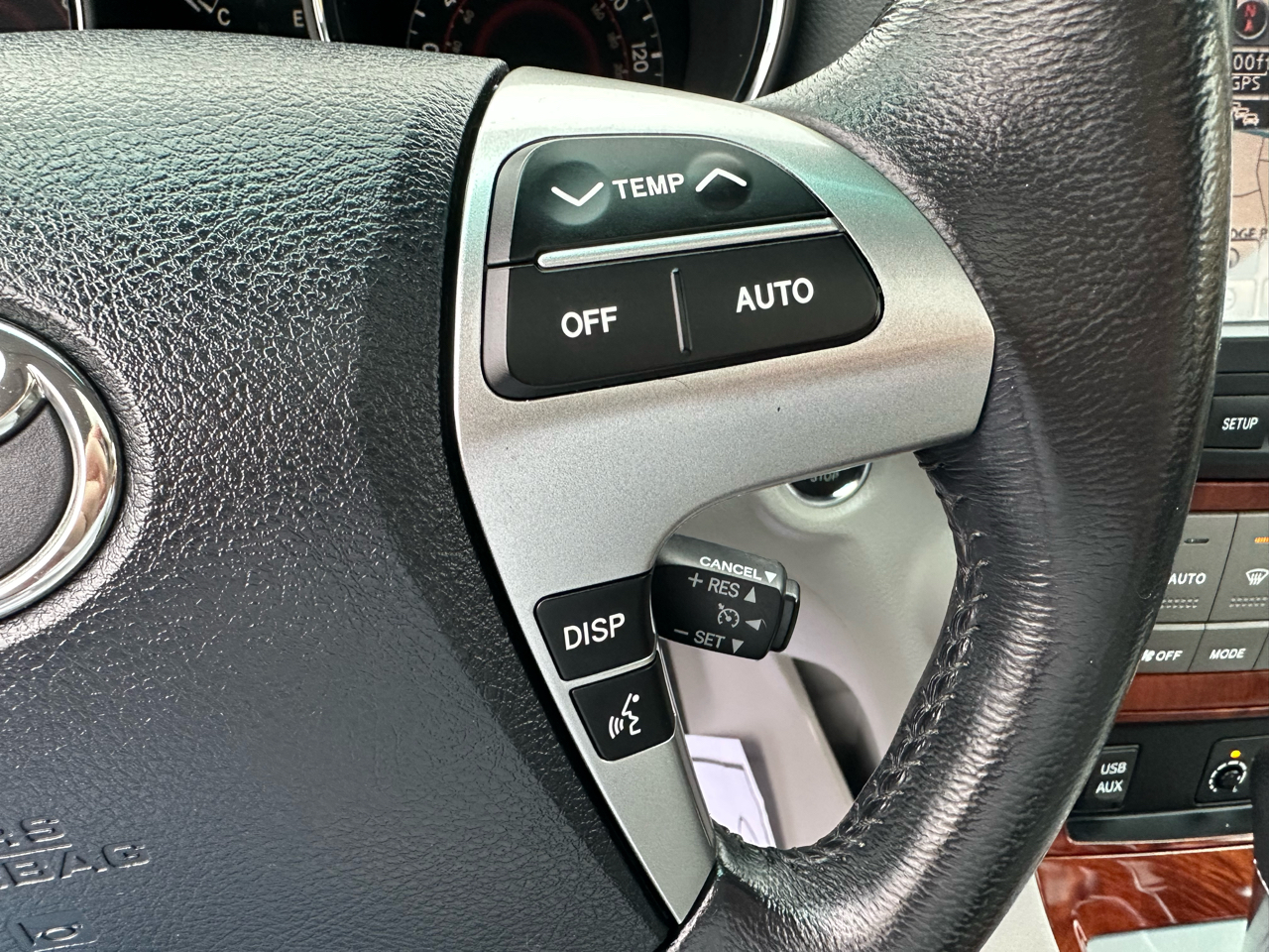 Toyota Highlander FWD 4dr V6 Limited (Natl) 2011