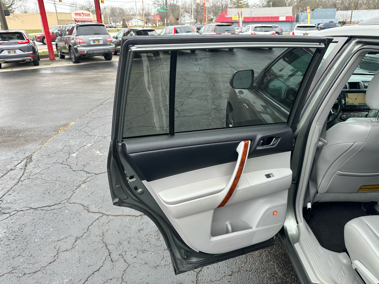 Toyota Highlander FWD 4dr V6 Limited (Natl) 2011