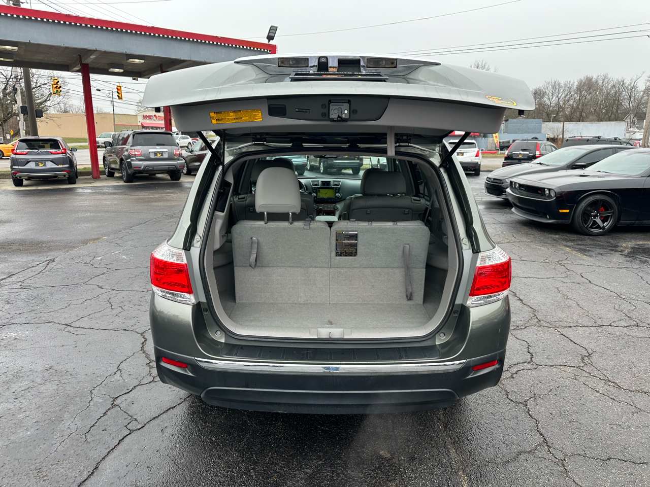 Toyota Highlander FWD 4dr V6 Limited (Natl) 2011