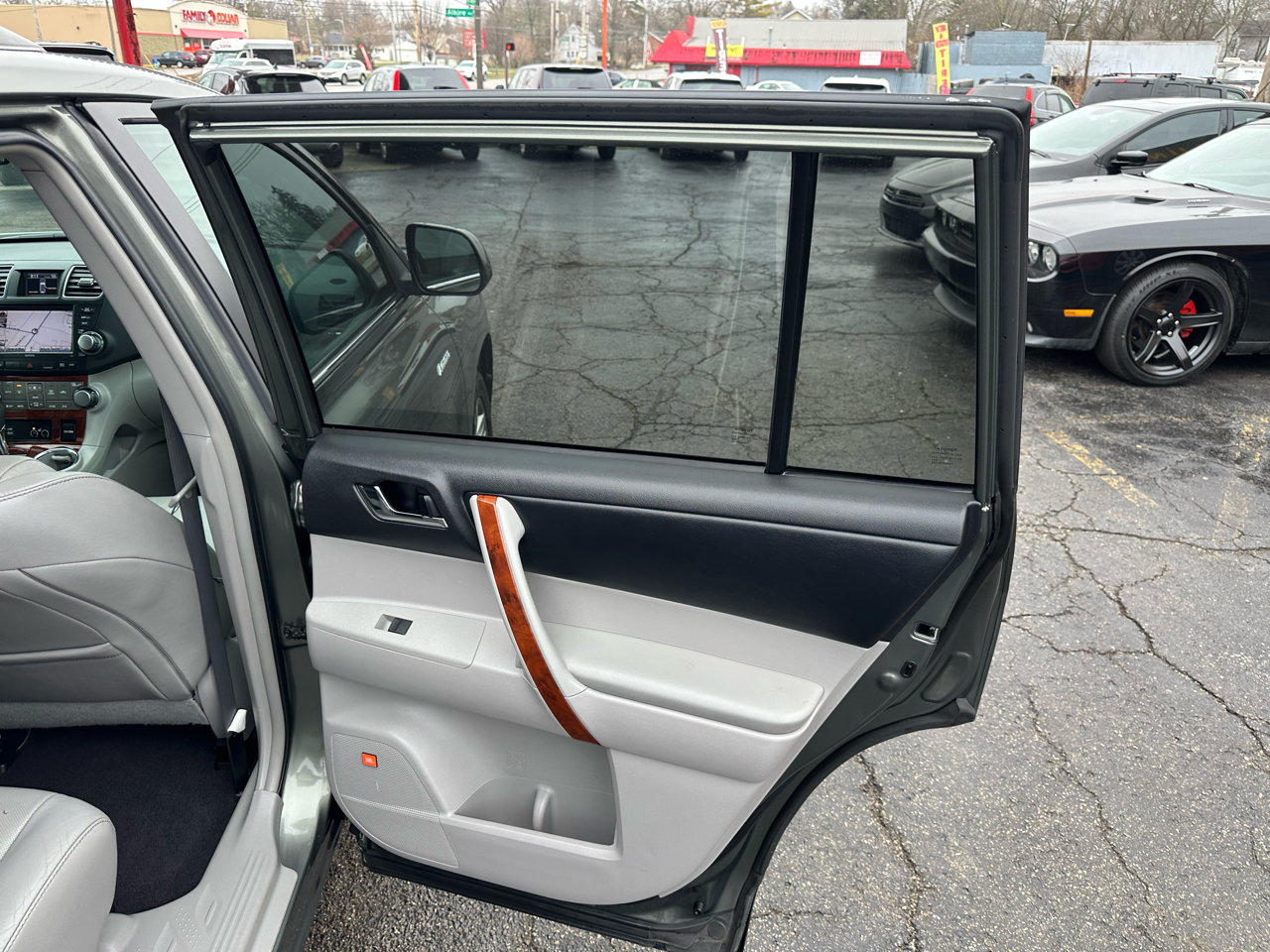 Toyota Highlander FWD 4dr V6 Limited (Natl) 2011