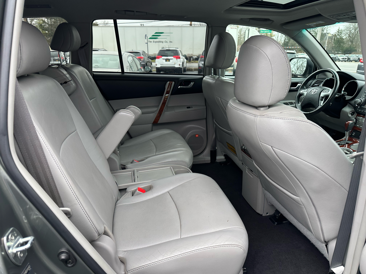 Toyota Highlander FWD 4dr V6 Limited (Natl) 2011