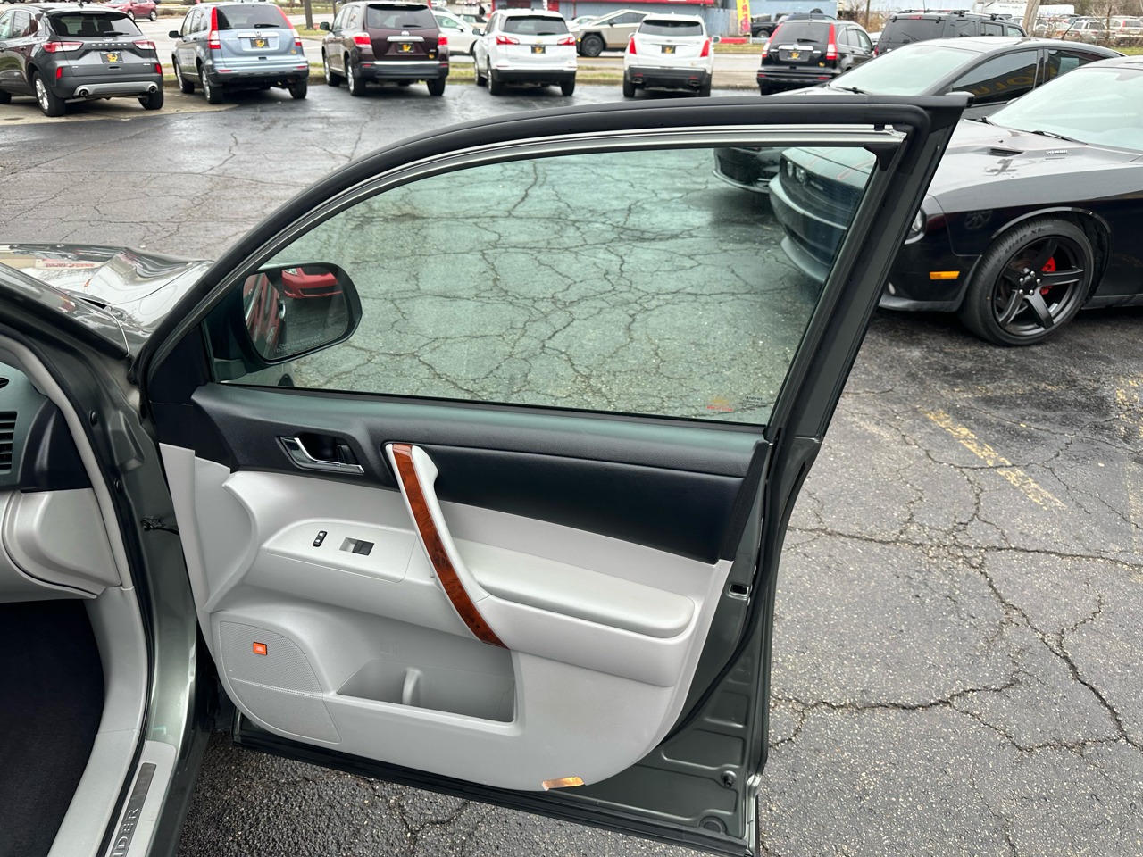 Toyota Highlander FWD 4dr V6 Limited (Natl) 2011