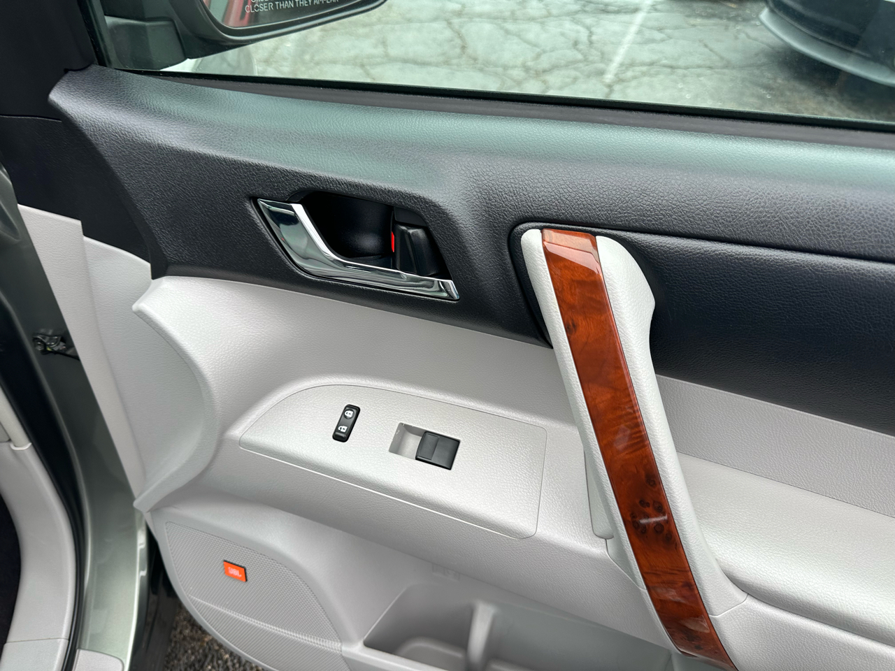 Toyota Highlander FWD 4dr V6 Limited (Natl) 2011