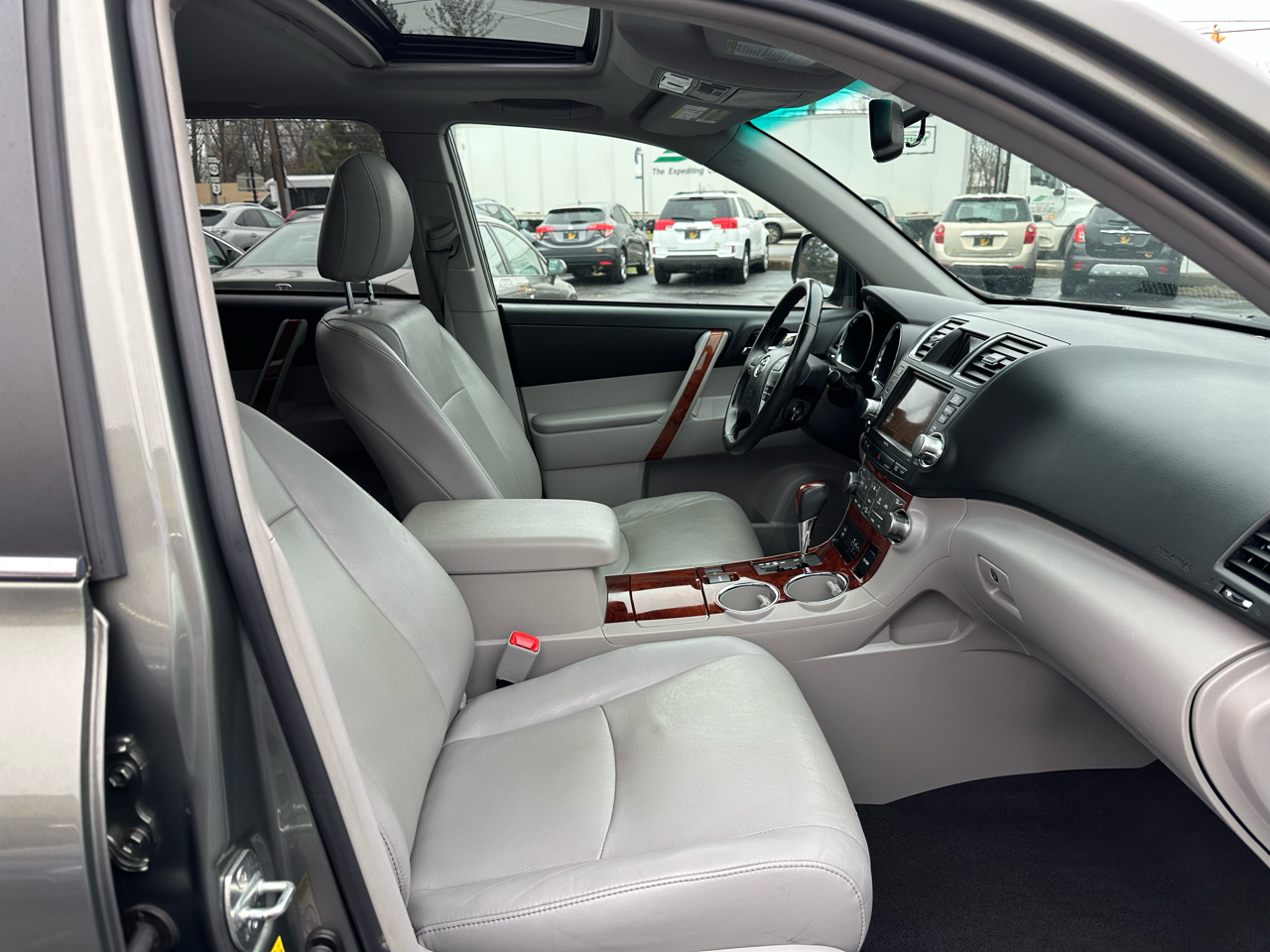 Toyota Highlander FWD 4dr V6 Limited (Natl) 2011