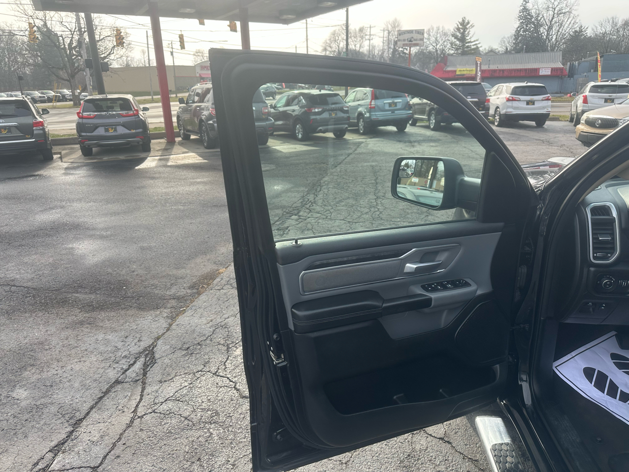 RAM 1500 Big Horn/Lone Star 4x4 Crew Cab 5'7" Box 2019