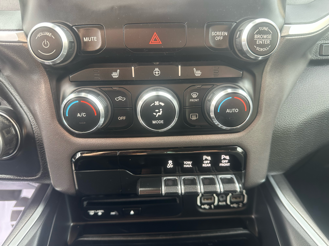 RAM 1500 Big Horn/Lone Star 4x4 Crew Cab 5'7" Box 2019