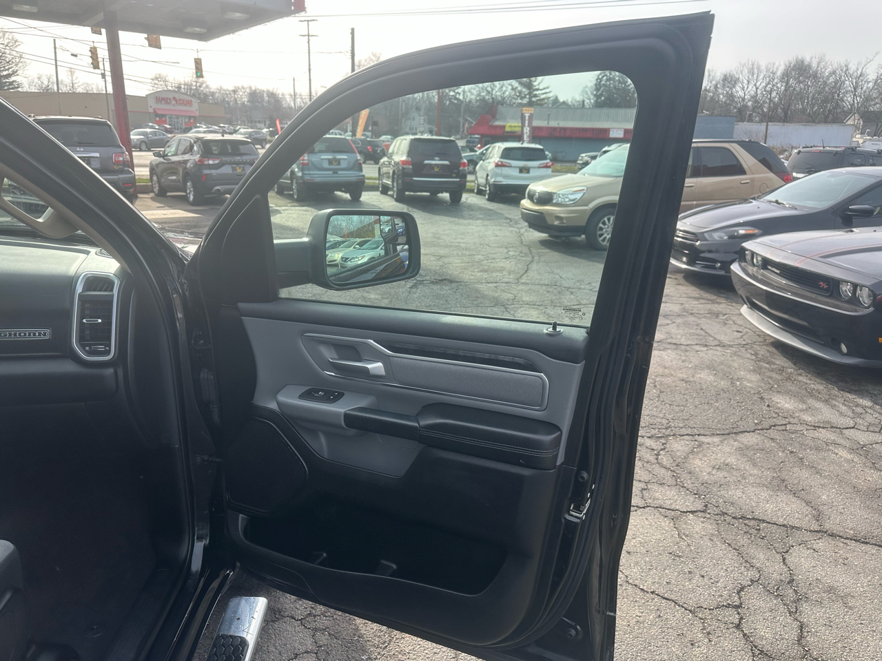 RAM 1500 Big Horn/Lone Star 4x4 Crew Cab 5'7" Box 2019