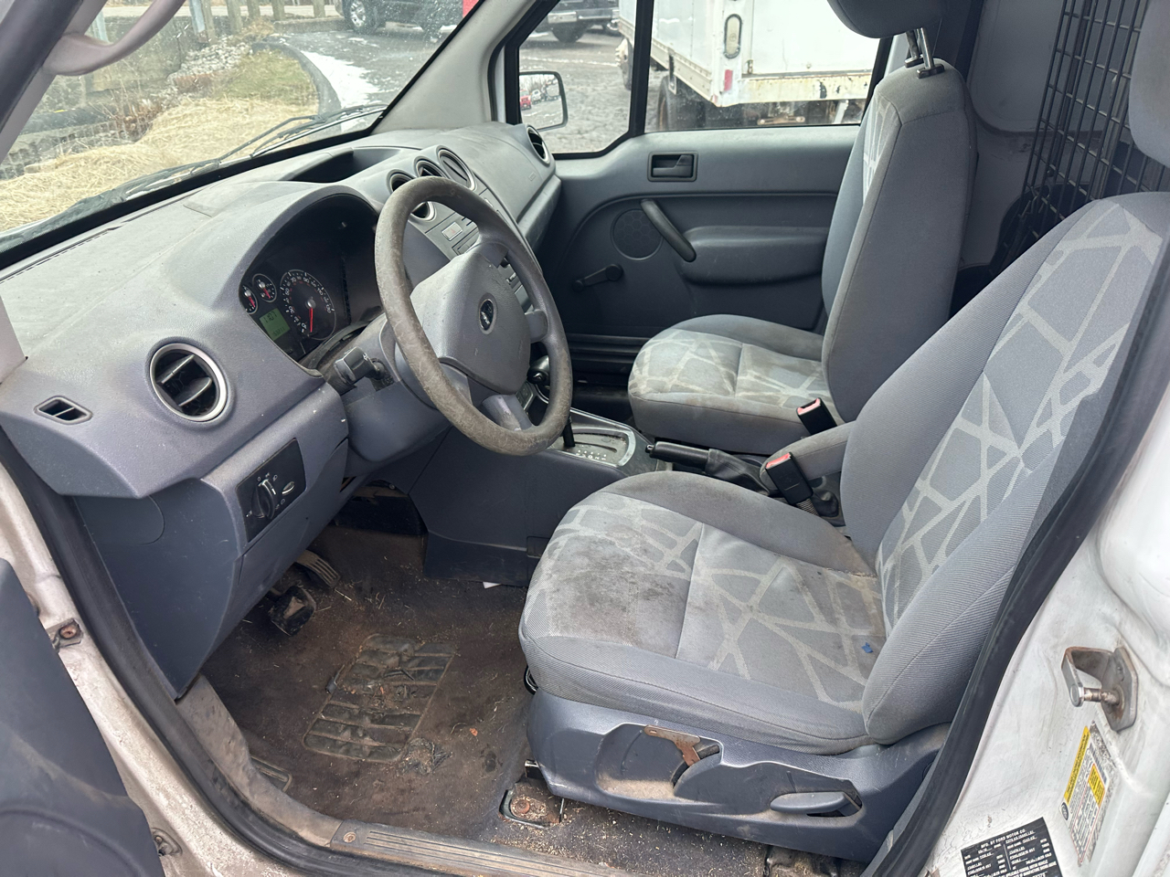 Ford Transit Connect 114.6" XL w/o side or rear door glass 2011