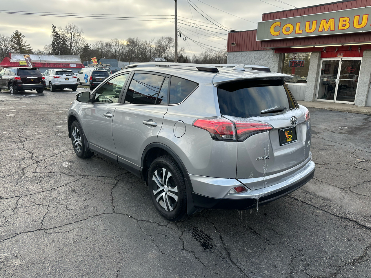 Toyota RAV4 LE AWD (Natl) 2018