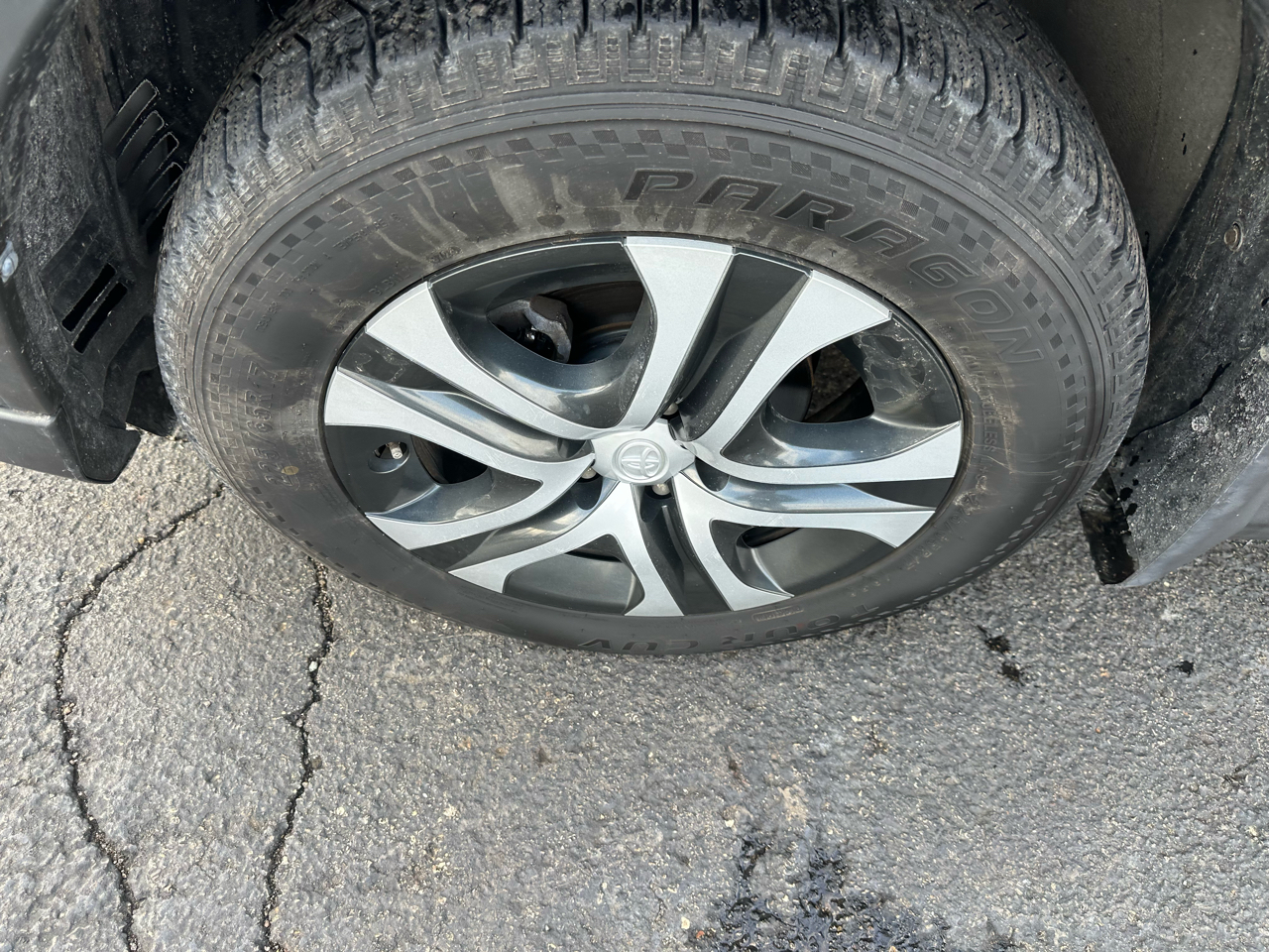 Toyota RAV4 LE AWD (Natl) 2018