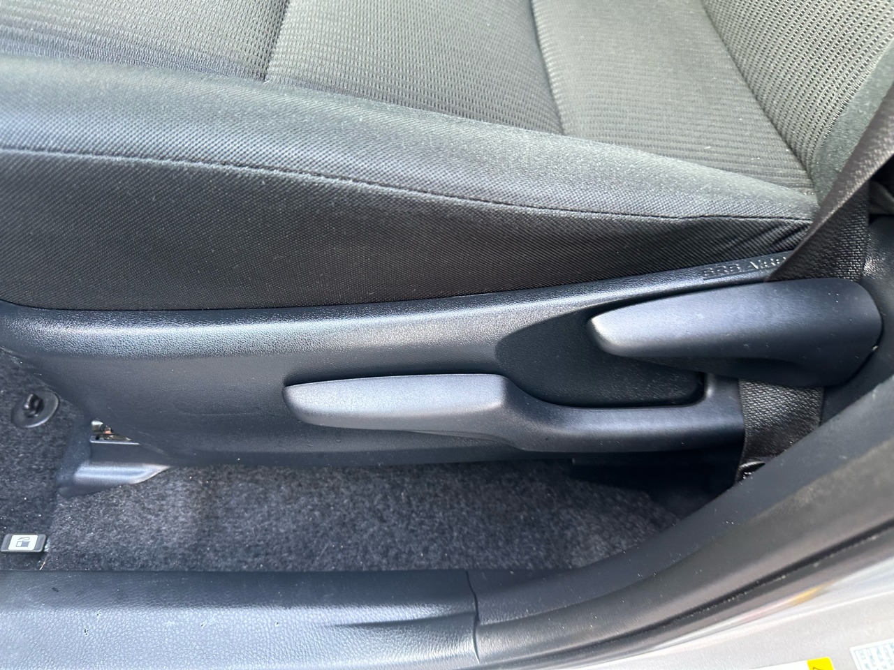 Toyota RAV4 LE AWD (Natl) 2018