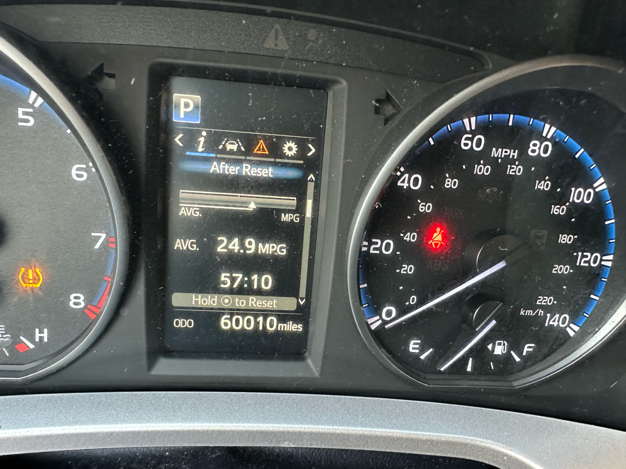 Toyota RAV4 LE AWD (Natl) 2018