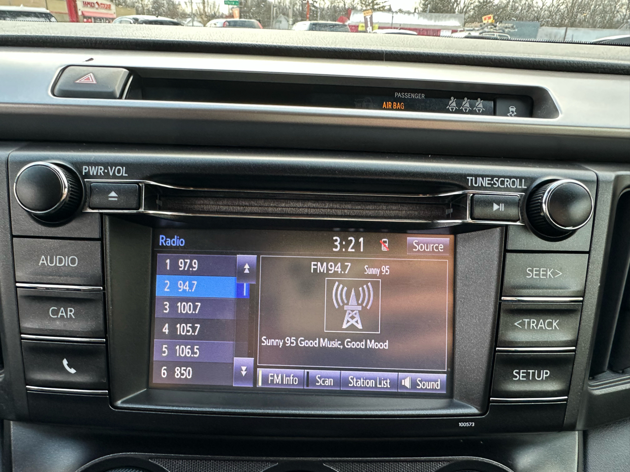 Toyota RAV4 LE AWD (Natl) 2018