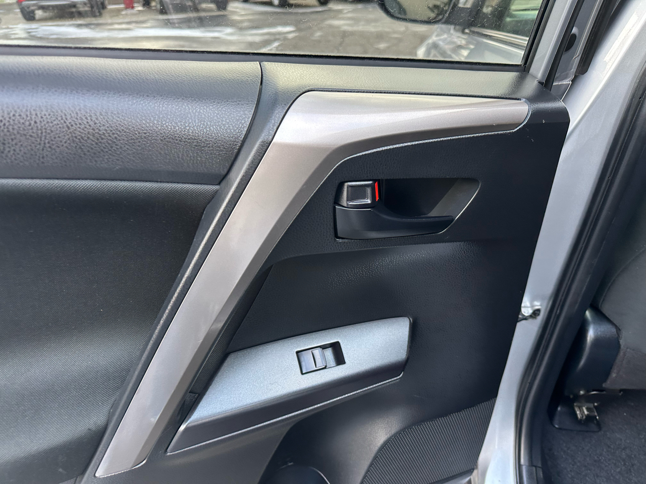 Toyota RAV4 LE AWD (Natl) 2018