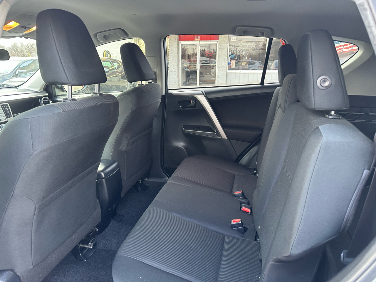 Toyota RAV4 LE AWD (Natl) 2018