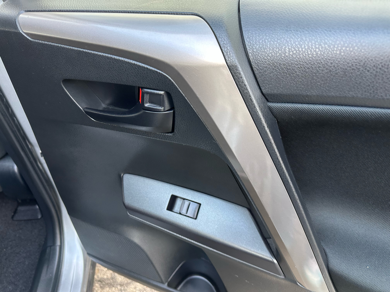 Toyota RAV4 LE AWD (Natl) 2018