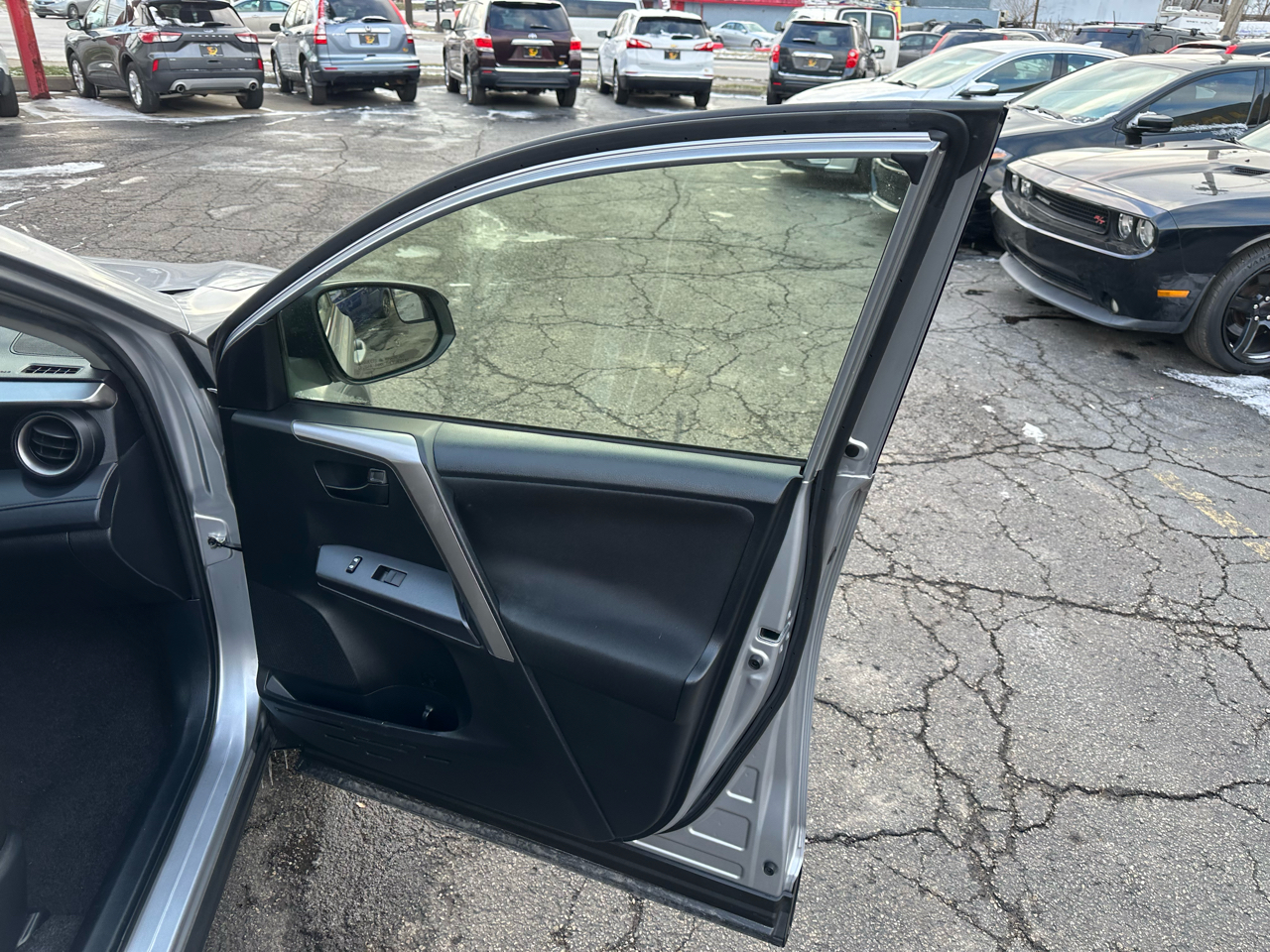 Toyota RAV4 LE AWD (Natl) 2018