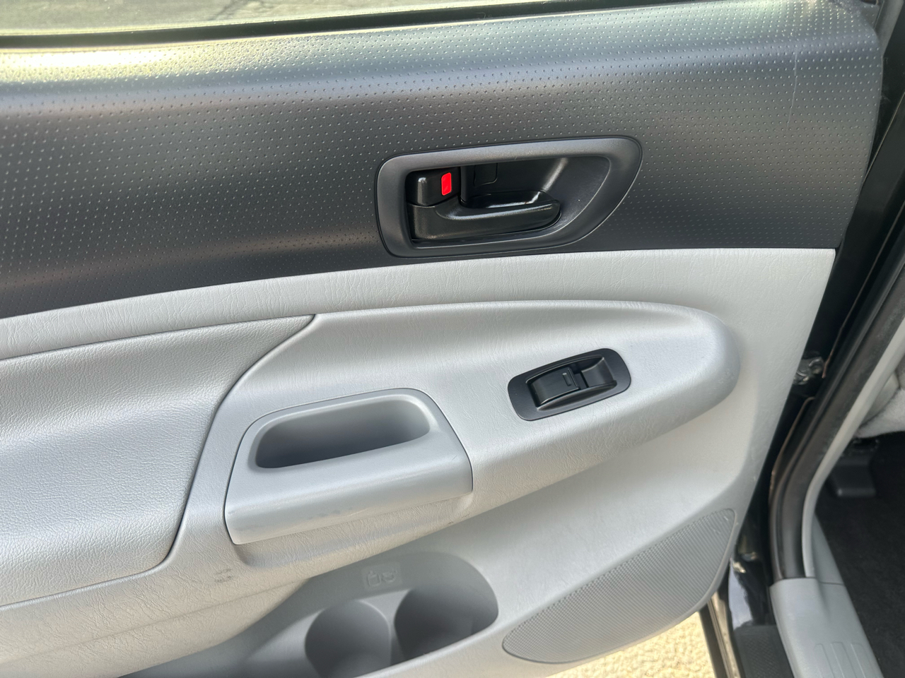 Toyota Tacoma 2WD Double Cab I4 AT PreRunner (Natl) 2013