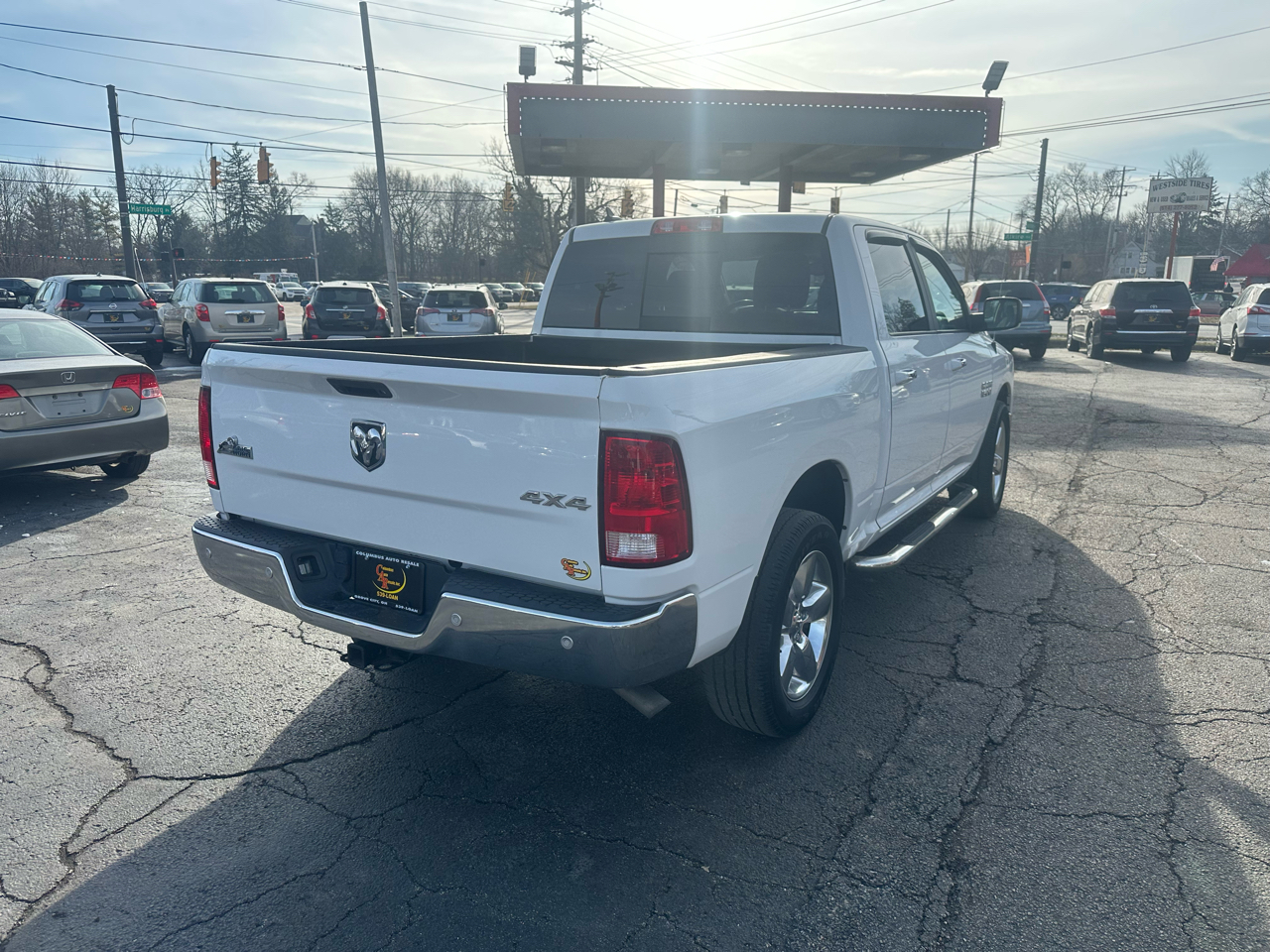 RAM 1500 Big Horn 4x4 Crew Cab 5'7" Box 2017