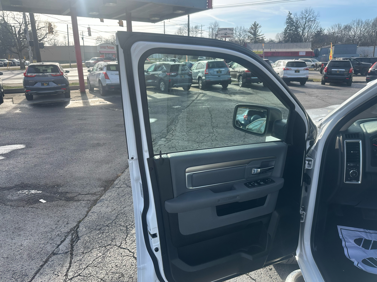 RAM 1500 Big Horn 4x4 Crew Cab 5'7" Box 2017