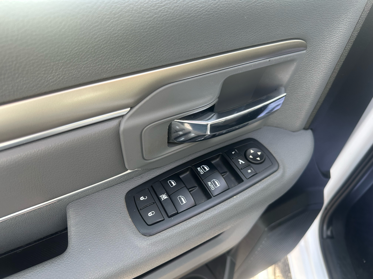 RAM 1500 Big Horn 4x4 Crew Cab 5'7" Box 2017