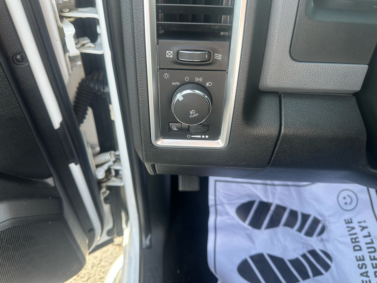 RAM 1500 Big Horn 4x4 Crew Cab 5'7" Box 2017