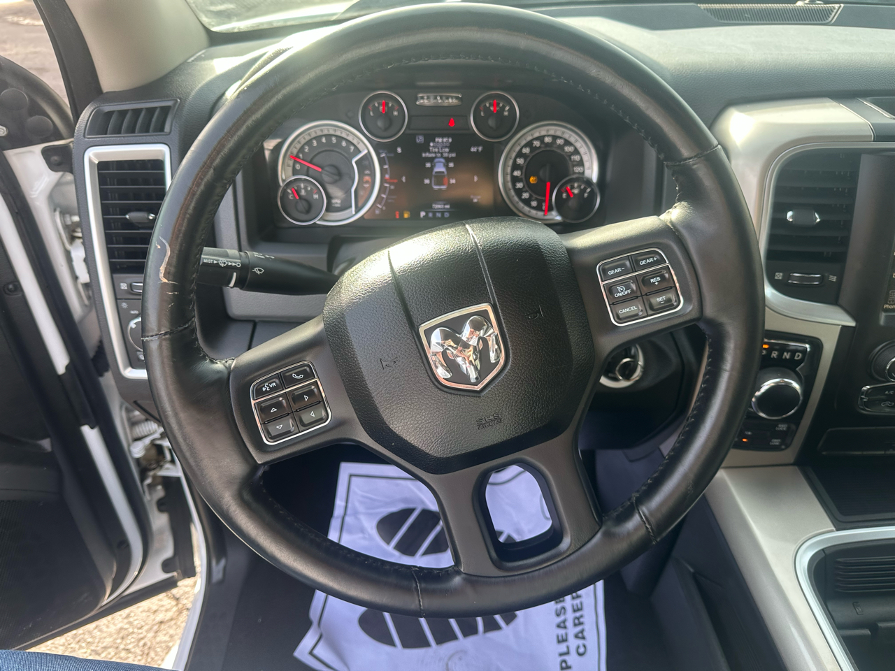 RAM 1500 Big Horn 4x4 Crew Cab 5'7" Box 2017