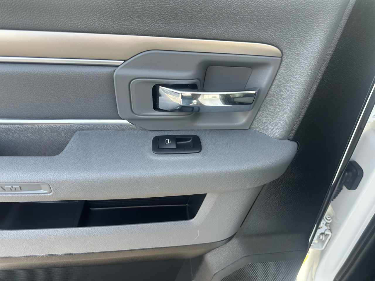 RAM 1500 Big Horn 4x4 Crew Cab 5'7" Box 2017