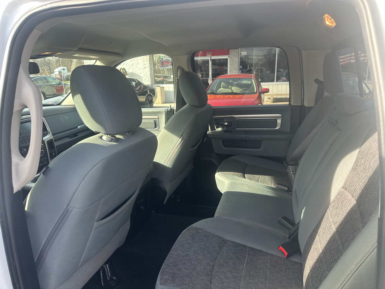 RAM 1500 Big Horn 4x4 Crew Cab 5'7" Box 2017