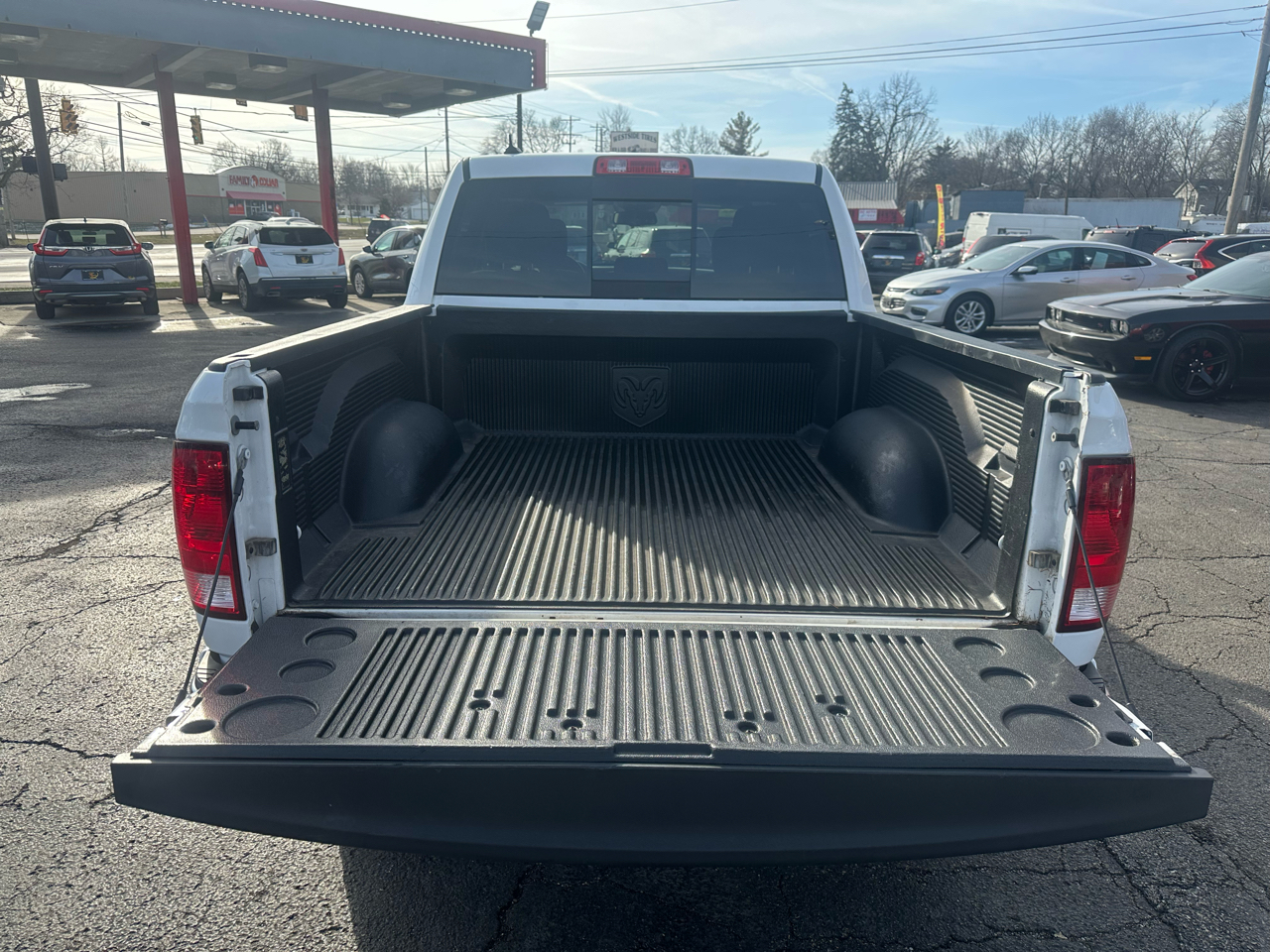 RAM 1500 Big Horn 4x4 Crew Cab 5'7" Box 2017