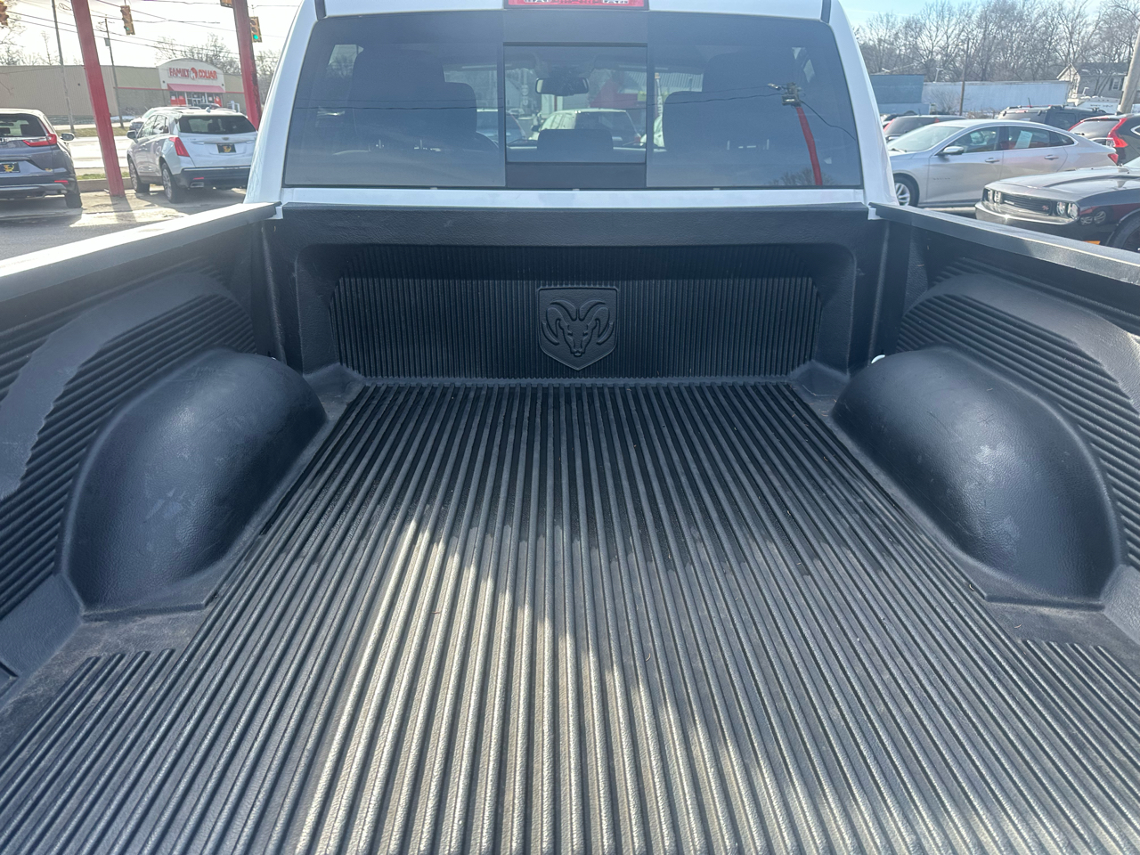 RAM 1500 Big Horn 4x4 Crew Cab 5'7" Box 2017