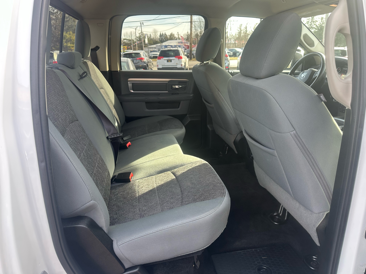 RAM 1500 Big Horn 4x4 Crew Cab 5'7" Box 2017