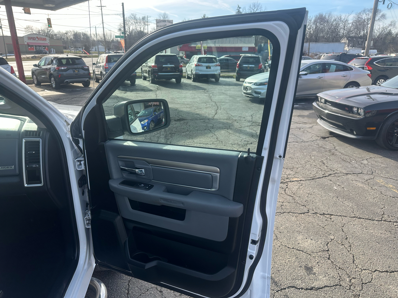 RAM 1500 Big Horn 4x4 Crew Cab 5'7" Box 2017