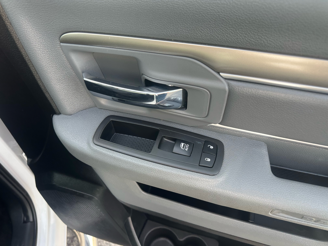 RAM 1500 Big Horn 4x4 Crew Cab 5'7" Box 2017